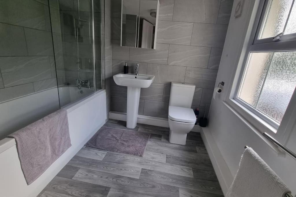 Entire House With Garden & Parking Nr Ashford Int Villa Ngoại thất bức ảnh